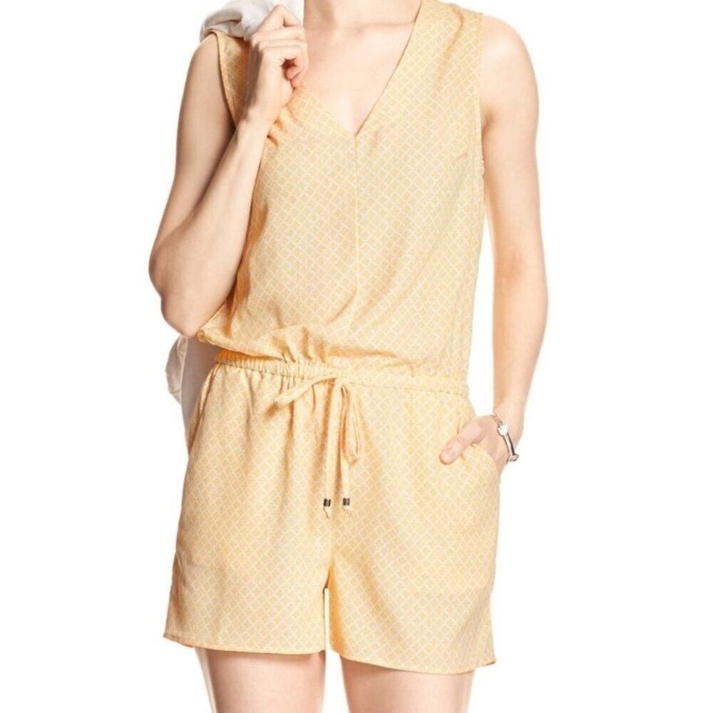 EUC! Banana Republic Sleeveless Romper V-Neck Yellow Size M Medium